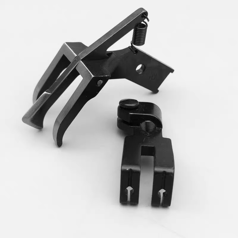 20606 Three Synchronous Dual N - Rolled Hem Foot recension och pris